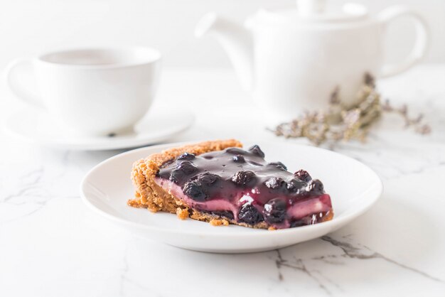 pastel de arándanos con té