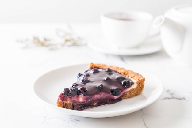 pastel de arándanos con té