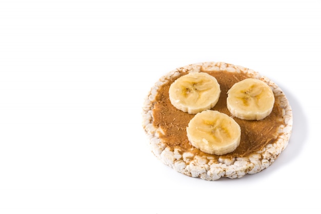 Pastel de arroz inflado con plátano y mantequilla de maní