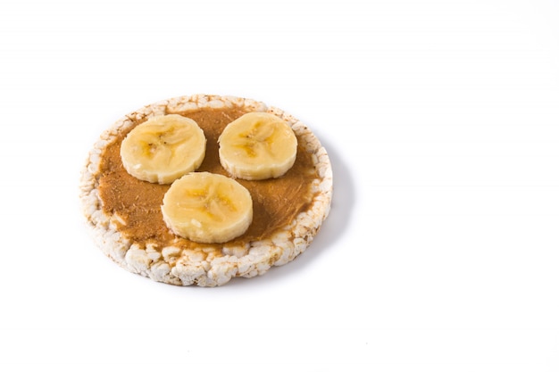 Pastel de arroz inflado con plátano y mantequilla de maní