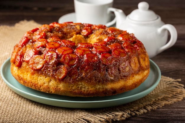 Pastel de Banada sobre la mesa.