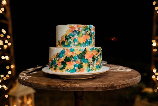 Pastel de bodas en la boda de los recién casados.