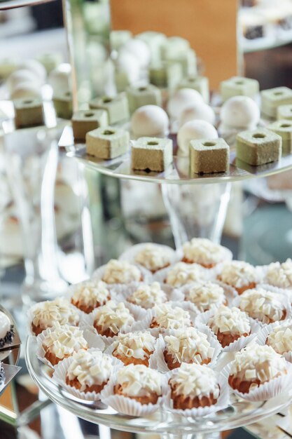 Pastel de bodas y buffet