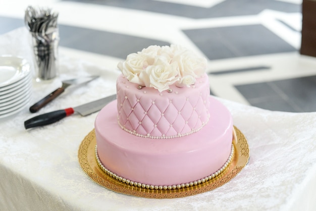 Pastel de bodas para invitados a una fiesta de bodas de las bayas