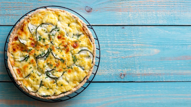 Pastel de calabacín con queso y hierbas Quiche Comida vegetariana Alimentación saludable