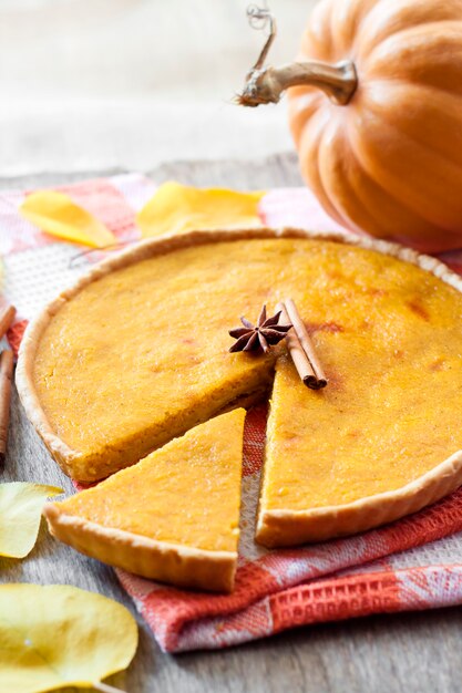 Pastel de calabaza picante casero con canela