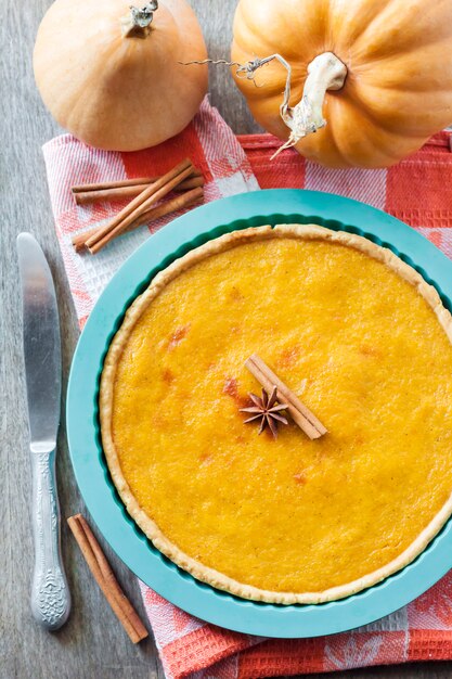 Pastel de calabaza picante casero con canela