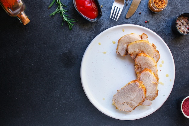 Foto pastel de carne, carne de cerdo sabrosa y saludable comida a la parrilla