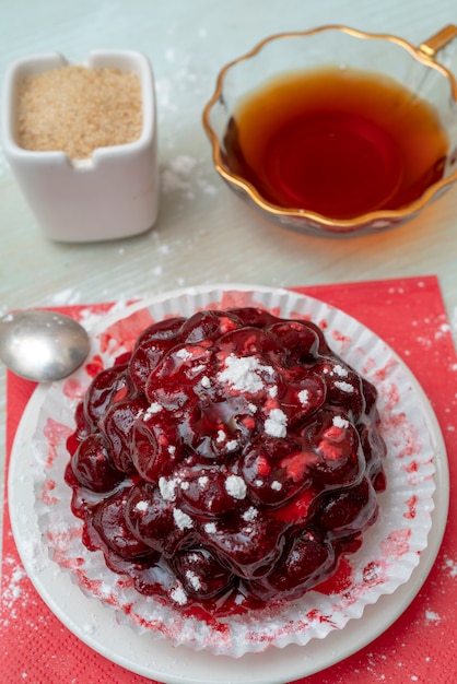 Pastel de cereza fresca.