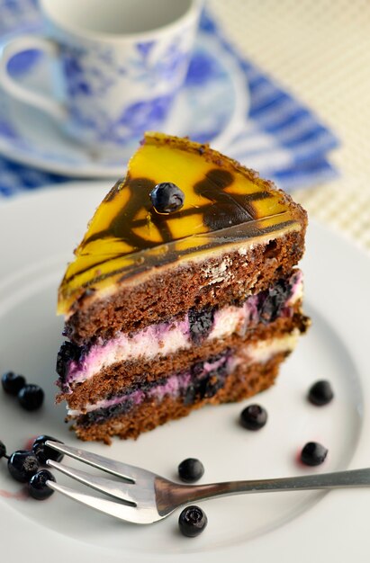 pastel de chocolate con arándanos