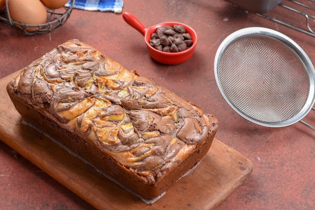 Pastel de chocolate y brownie de queso y mármol