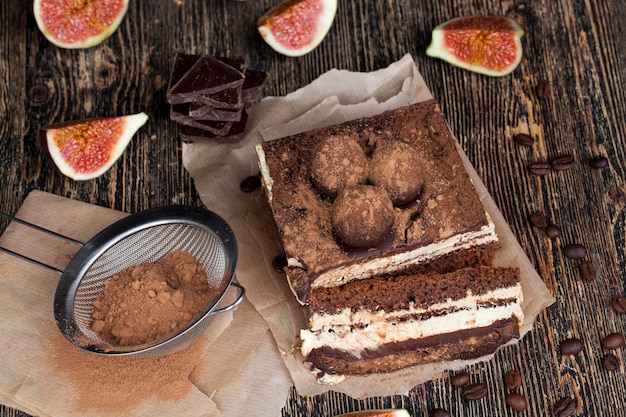 Pastel de chocolate con crema de mantequilla de cerca