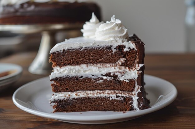 Foto un pastel de chocolate decadente con capas de ganache y glaseado esponjoso pastel de chocolate galleta aireada y una crema de crema y chocolate generada por la ia