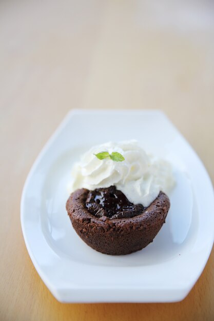 Pastel de chocolate con lava