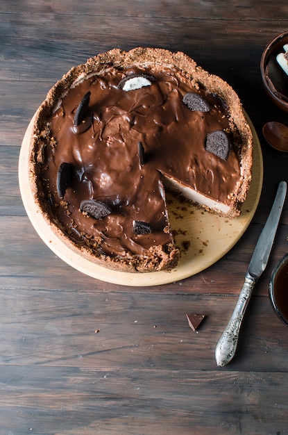 Pastel de chocolate y taza de café