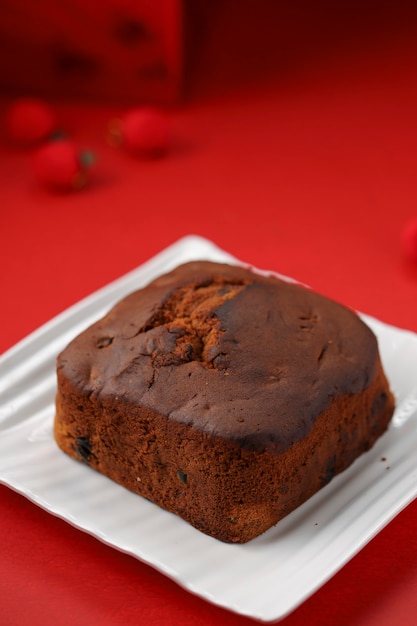 Pastel de ciruela casero delicioso pastel de Navidad con pasas de anacardo y frutos secos