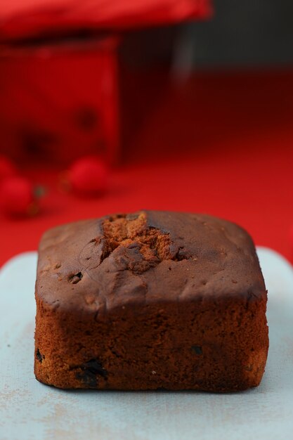 Pastel de ciruela casero delicioso pastel de Navidad con pasas de anacardo y frutos secos