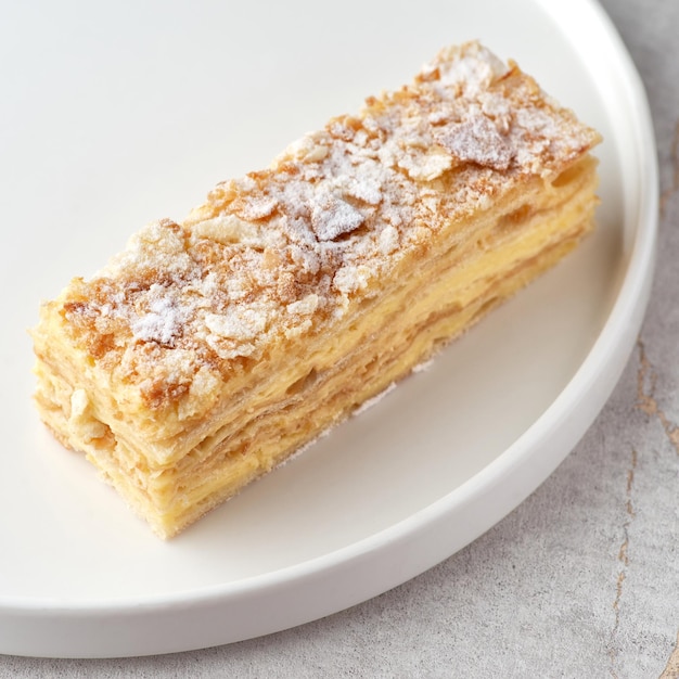 Pastel clásico de Napoleón Delicado y delicioso postre de hojaldre casero con crema pastelera Cerrar