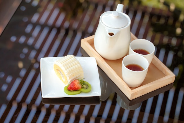 Pastel de coco con té de la tarde