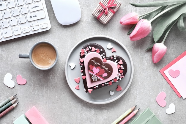 Pastel de corazón de San Valentín con texto