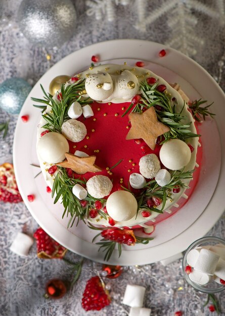 Pastel decorado con queso crema