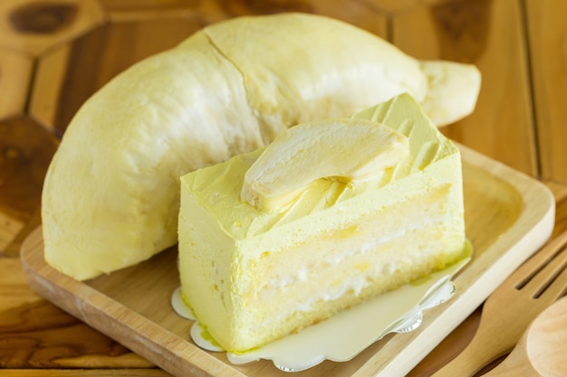 pastel durian y durian fresco