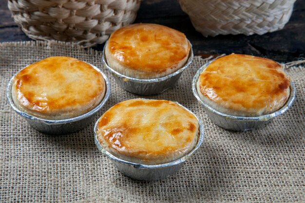 Pastel de empanada brasileña con pollo