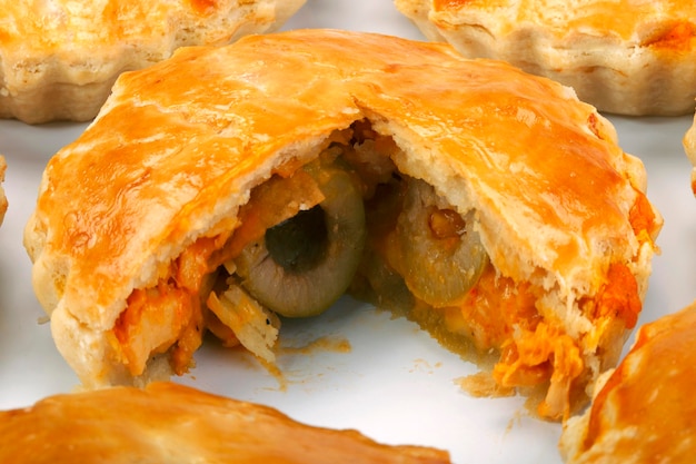 Pastel de empanada brasileña con pollo