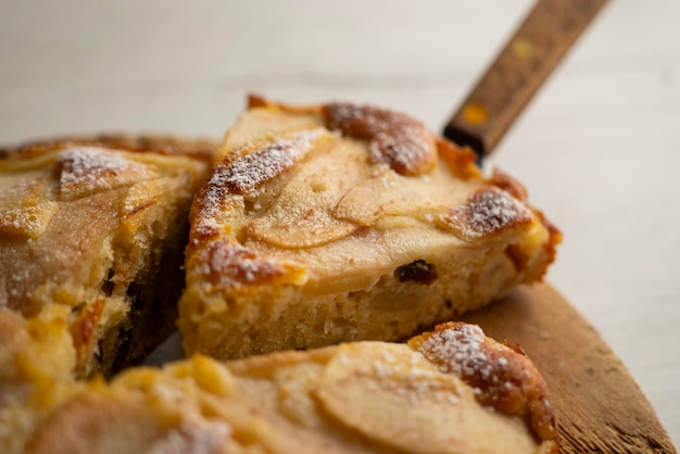 Pastel de esponja con pera y yogur Deliciosa receta tradicional italiana