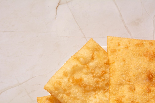 Foto pastel de feira crocante brasileira pastelería tradicional frita comida callejera