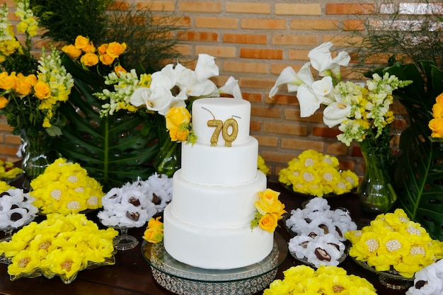 Pastel de fiesta de 70 años pastel de 70 años pastel