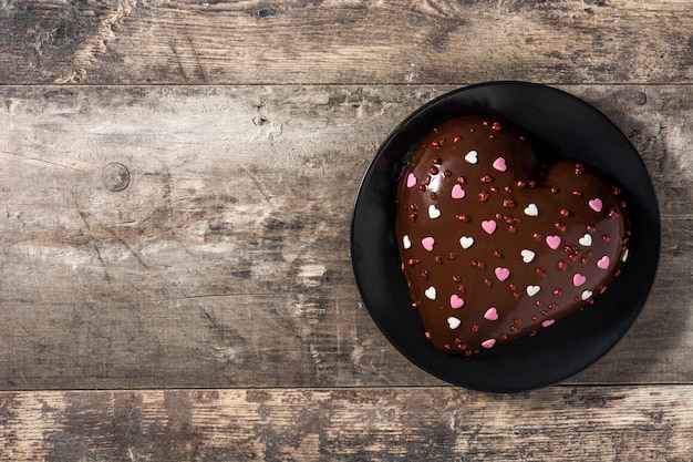 Pastel en forma de corazón para el día de San Valentín o el día de la madre