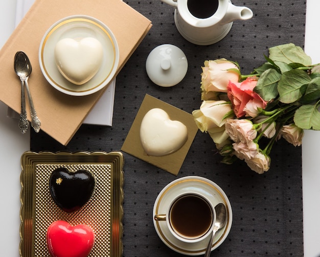 Pastel en forma de corazón en el día de San Valentín