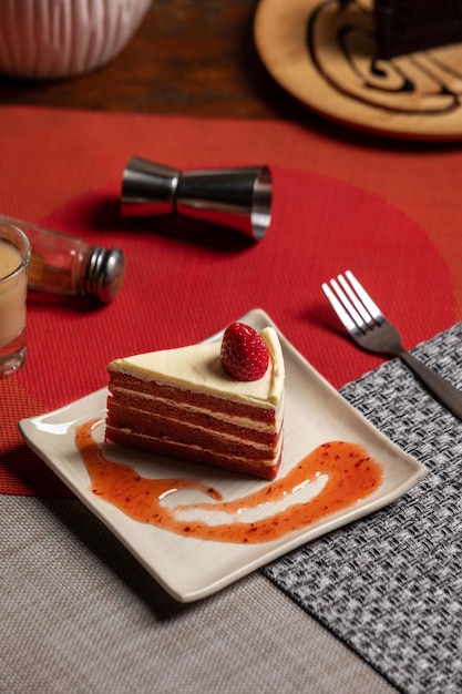 pastel de fresas en la mesa