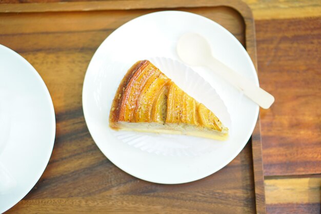 Pastel de frutas en café café