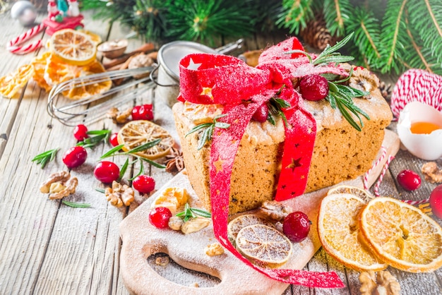 Pastel de frutas de invierno de navidad