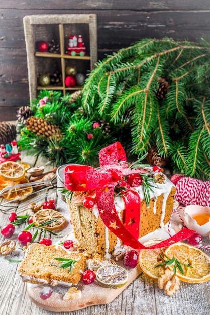 Pastel de frutas de invierno de navidad