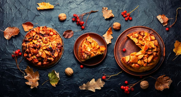 Pastel de frutas con manzana