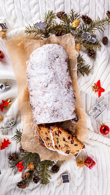 Pastel de frutas navideñas de Dresdnen Stollen