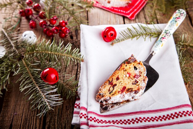 Pastel de frutas navideñas de Dresdnen Stollen