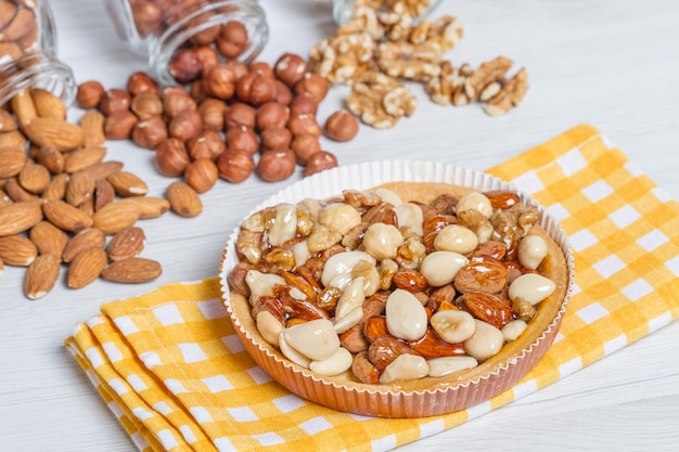 Pastel de frutos secos con almendras, nueces y avellanas