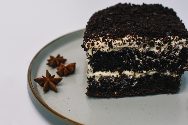 Pastel con galleta de chocolate y crema de vainilla