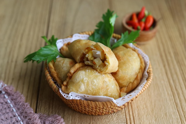 Pastel Goreng oder gebratenes Gebäck ist ein beliebter Snack in Indonesien