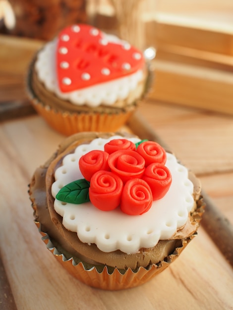 pastel de la hermosa taza en el día de San Valentín