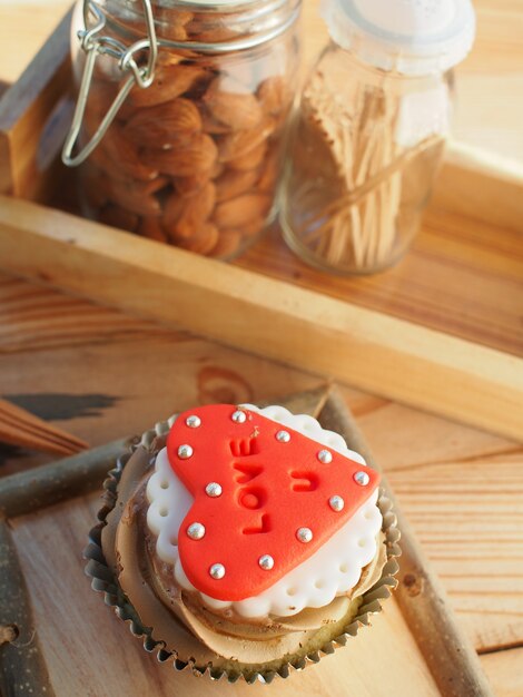 pastel de la hermosa taza en el día de San Valentín