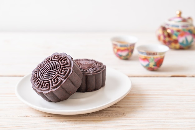 Pastel de luna chino con sabor a chocolate negro para el Festival del Medio Otoño