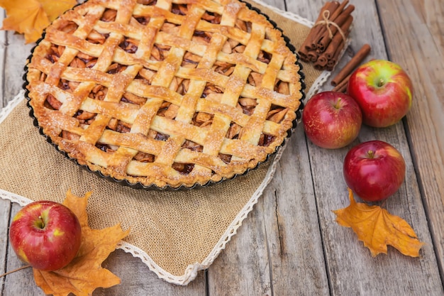 Pastel con manzanas y canela.