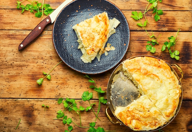 Pastel de masa filo con queso y requesón