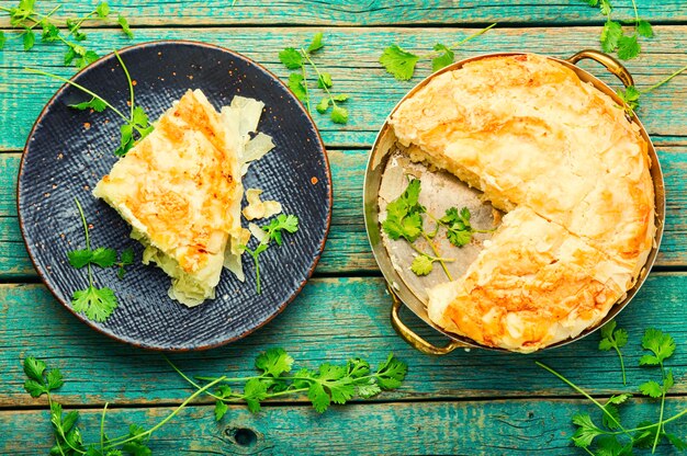 Pastel de masa filo con queso y requesón