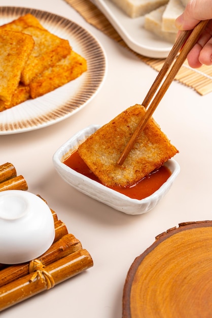 Pastel de nabo (Chino Chai tow kway). El pastel de nabo es un plato común o dim sum de la cocina Teochew.